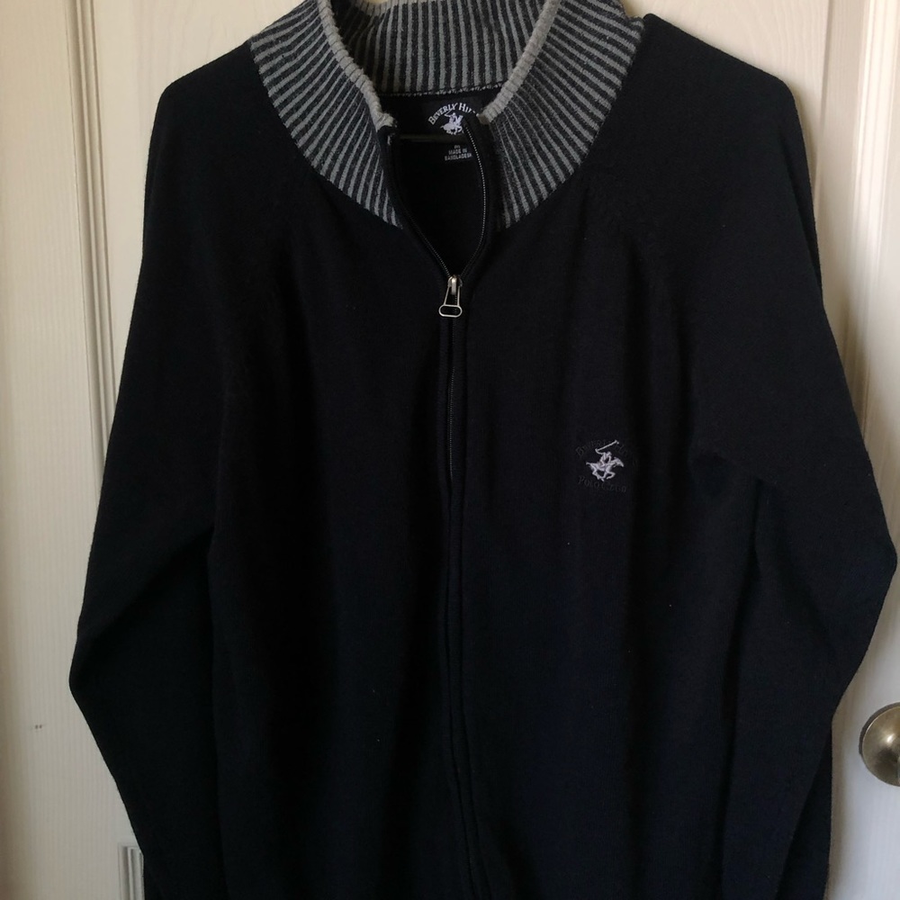 Mens jacket. Barely worn, perfect condition!!